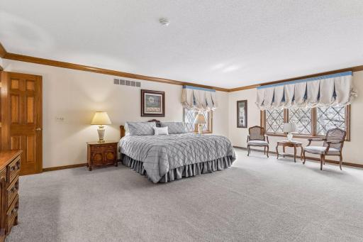 1337 Woodland Drive SW, Rochester, MN 55902