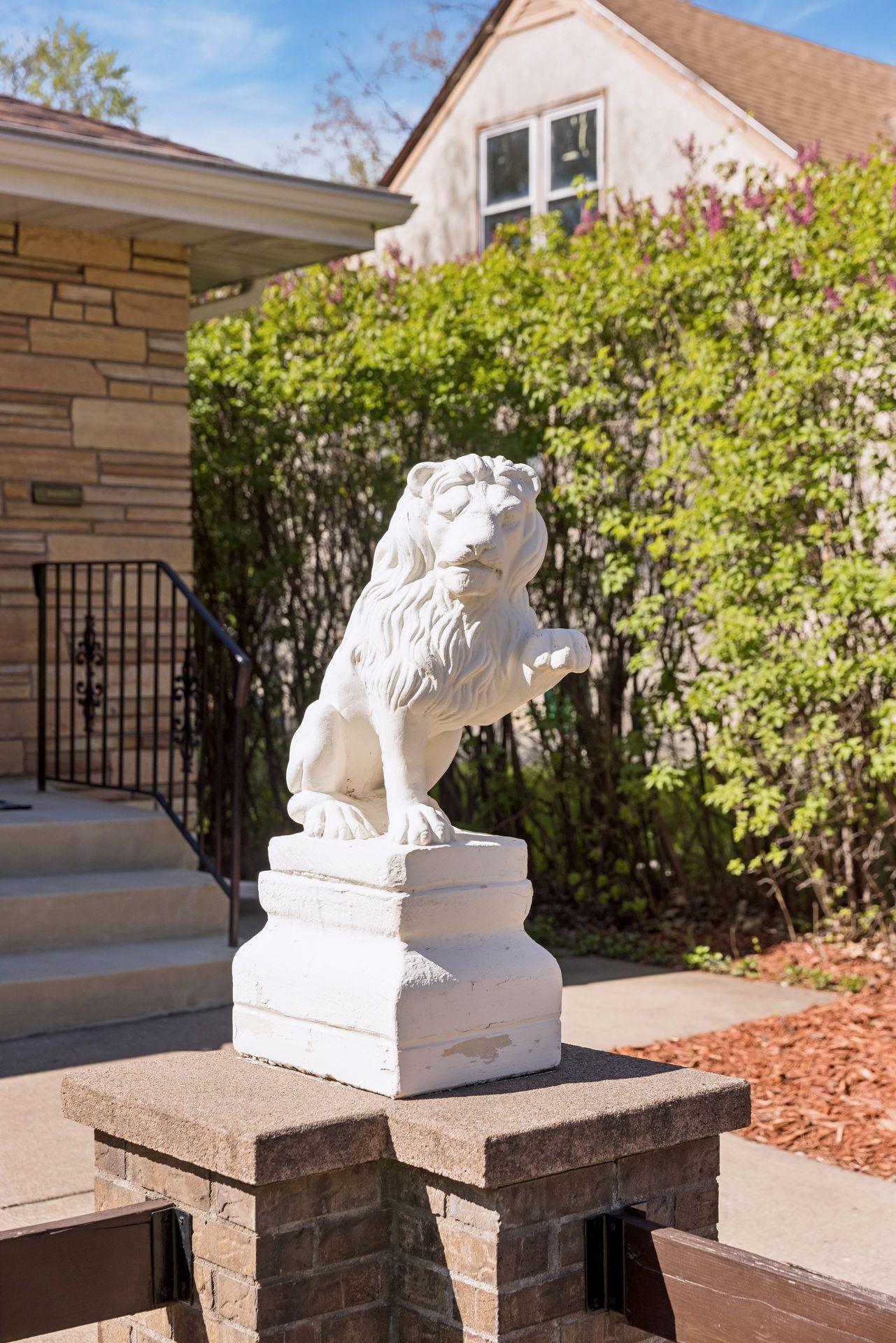 You'd be lion if you said you didn't love this home!