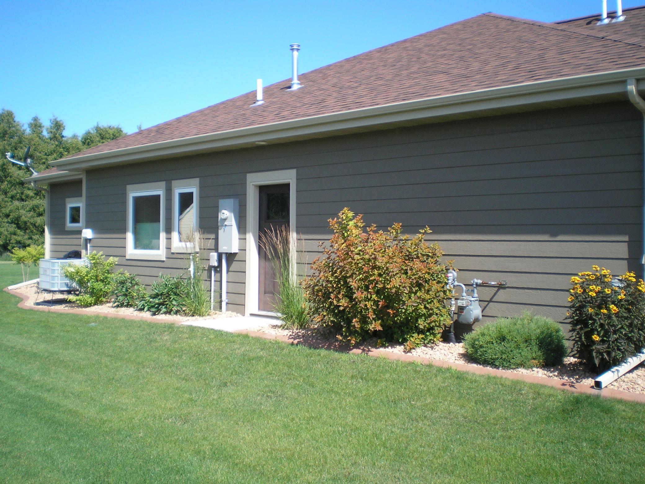 SIDE HOUSE.JPG