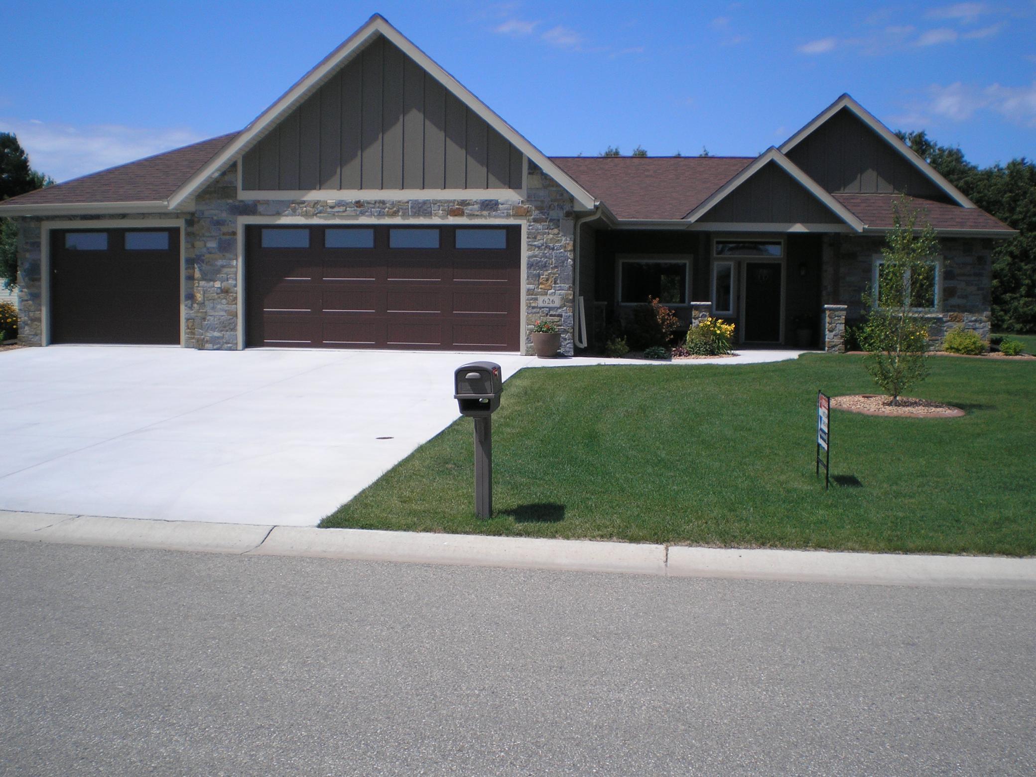 HOUSE FRONT CENTER.JPG