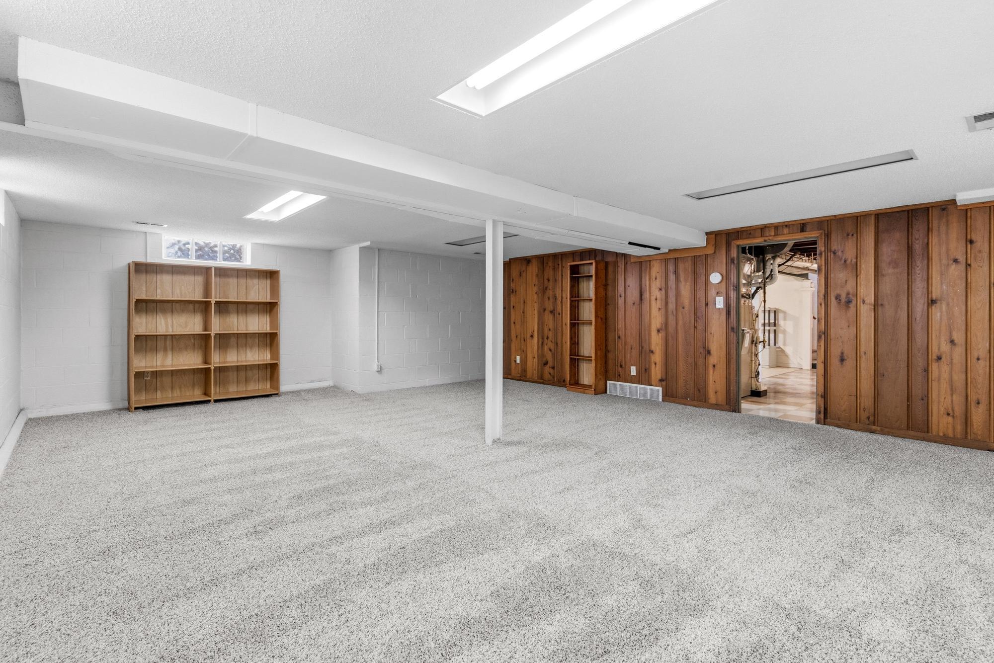 Lower level features even more entertaining and living space!