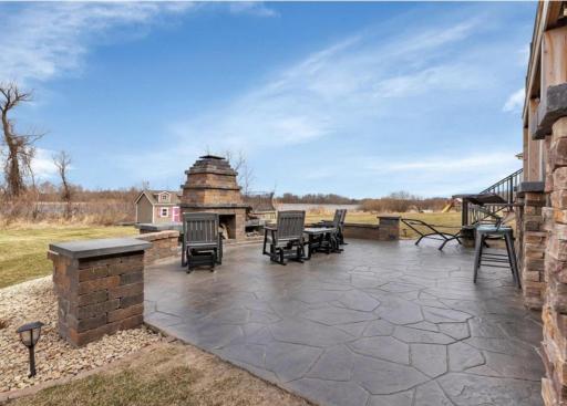 outdoor patio (pictures from previous listing)