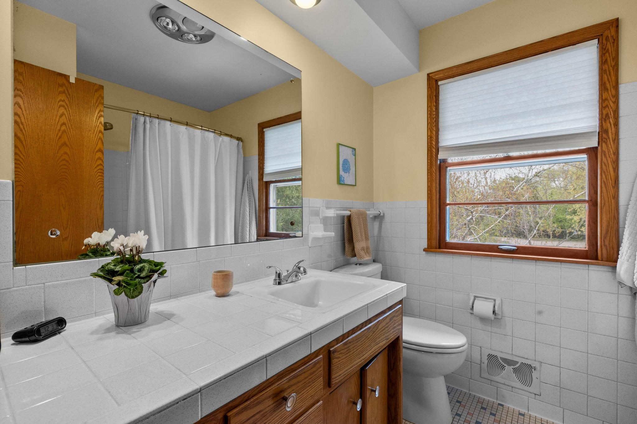 Upper level full bath