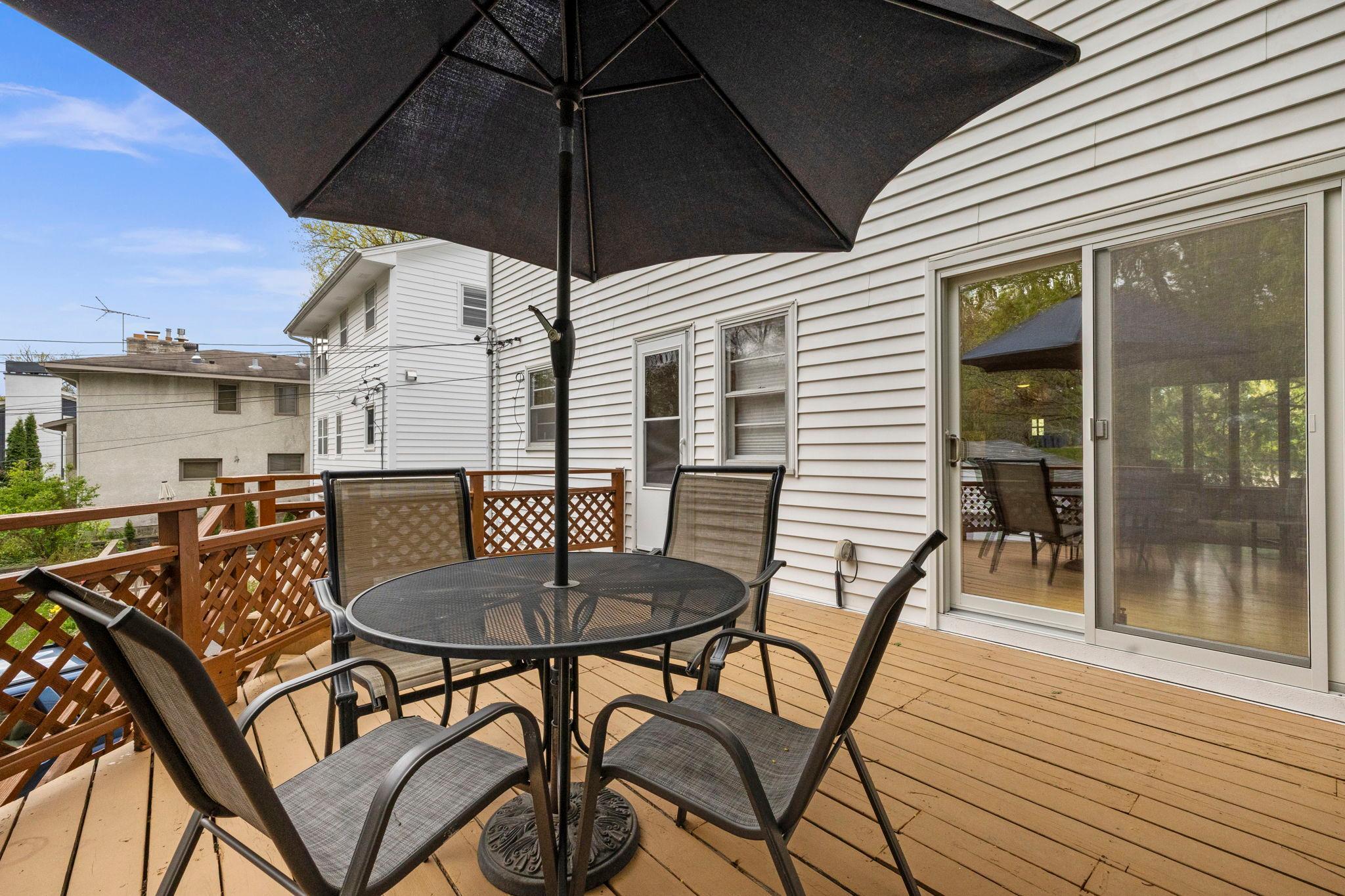 Deck has door to living room and kitchen