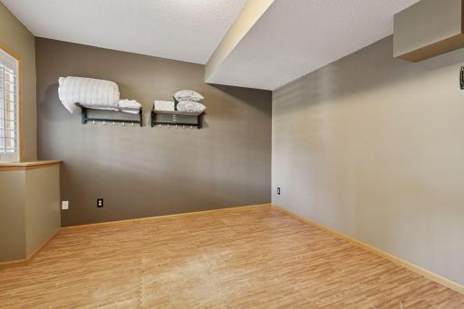 6081 N Ridge Drive, Savage, MN 55378