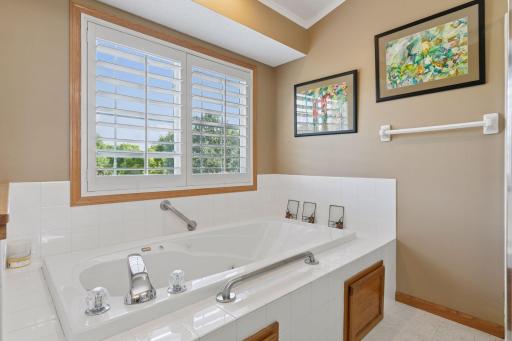 6081 N Ridge Drive, Savage, MN 55378