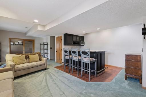 6081 N Ridge Drive, Savage, MN 55378