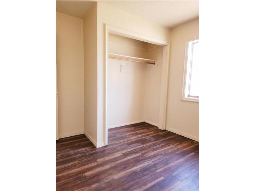 905 E 5th Street, Blue Earth, MN 56013