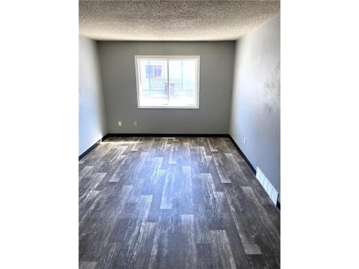 905 E 5th Street, Blue Earth, MN 56013