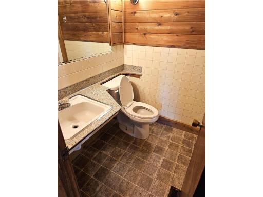 905 E 5th Street, Blue Earth, MN 56013
