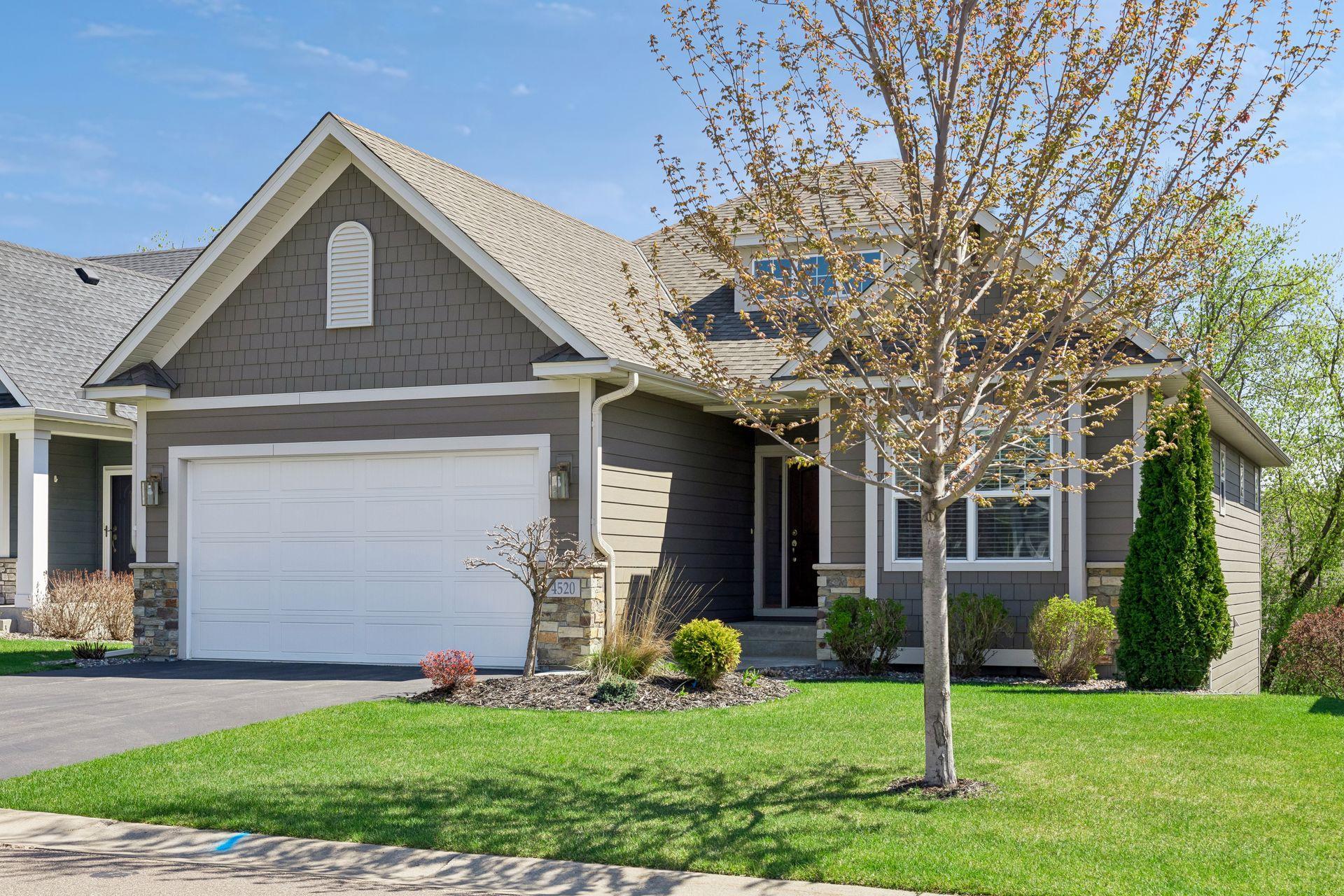 Beautiful Main Level Living-Detached villa with Lawncare and snow removal