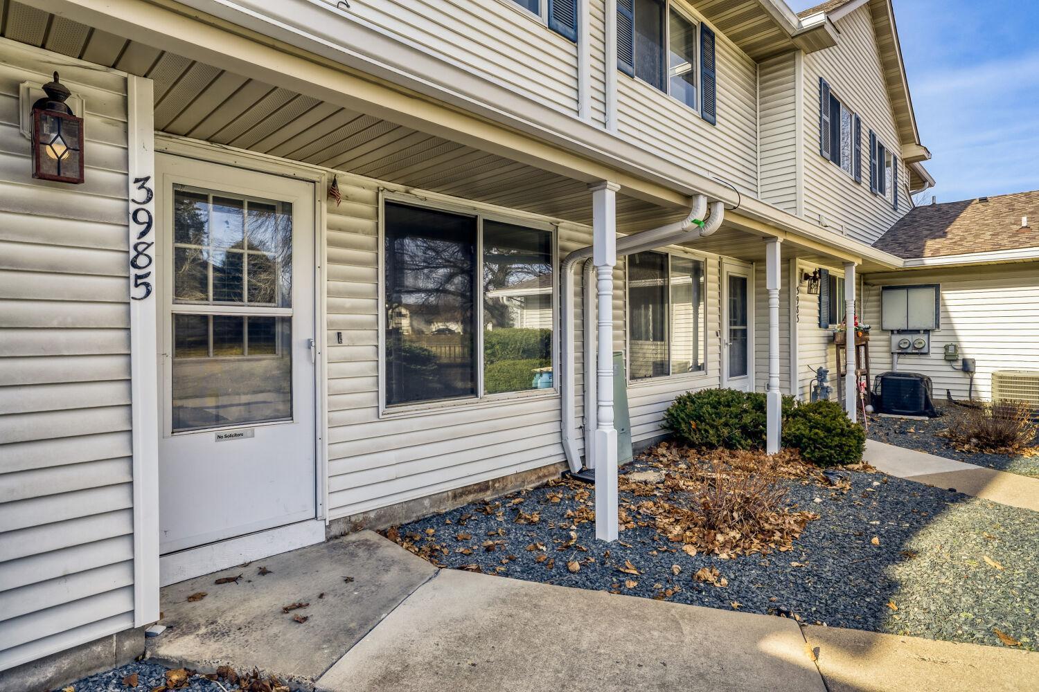 Close to HWY 96 and 35E This A Perfect Location For Quick Access To Anywhere You Need to Go!