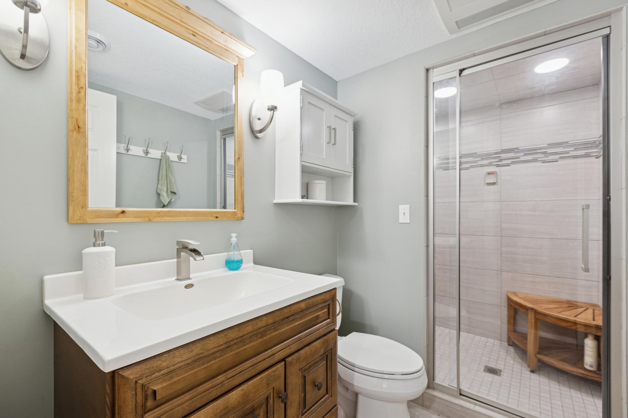 Lower level 3/4 bath with shower/sauna