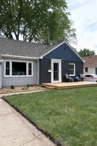 Front yard Summer - provided by Seller