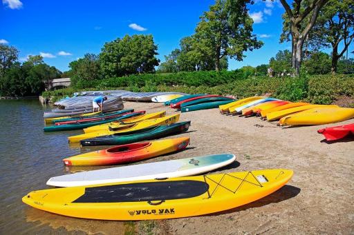 The setting is ideal—steps to lakes, trails, and vibrant Uptown, with endless options for dining, fitness, and leisure right outside your door.