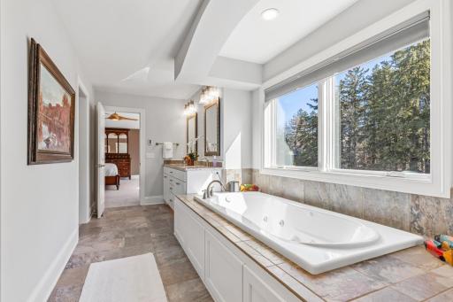 2150 Pinehurst Drive, Chanhassen, MN 55317