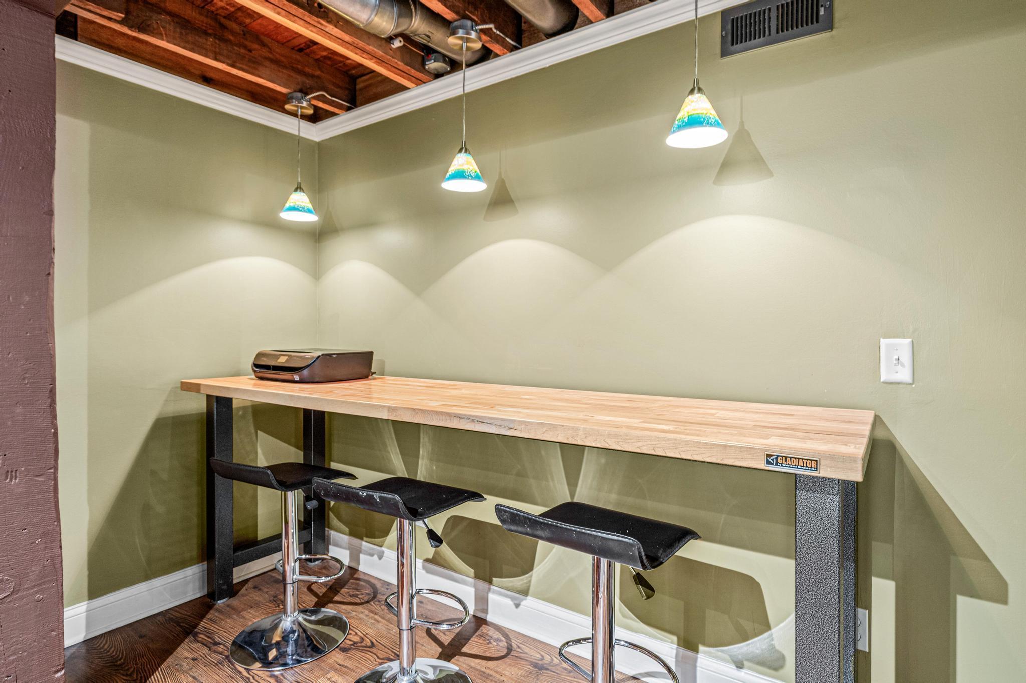 LOWER LEVEL FAMILY ROOM