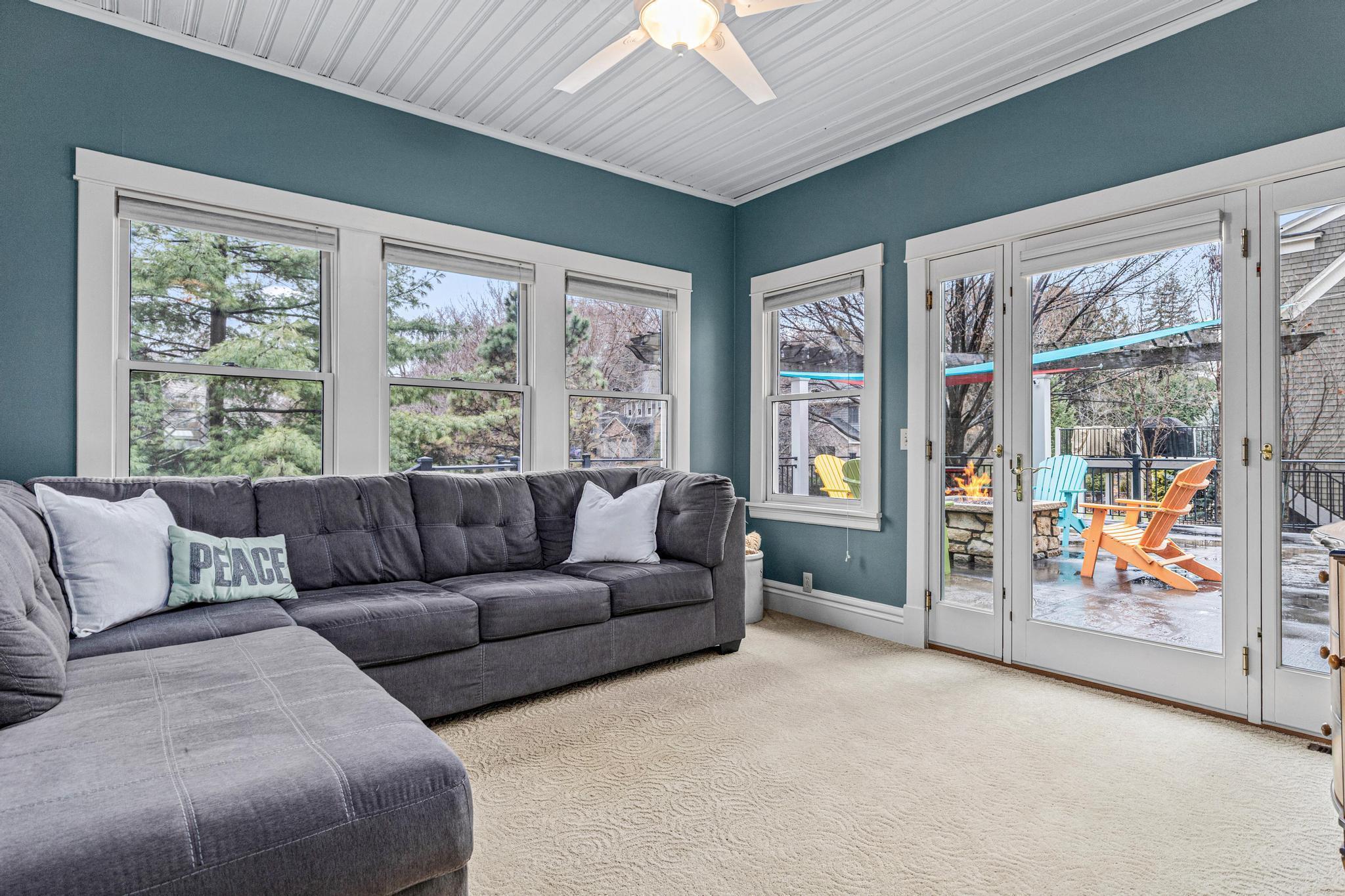 4 SEASONS, SOUTHERN FACING SUNROOM