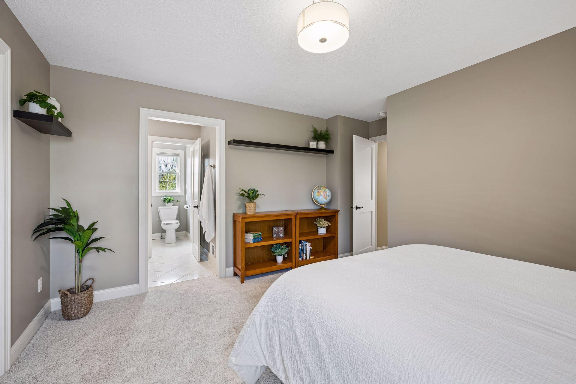 Secondary bedrooms with Jack & Jill bathroom set up