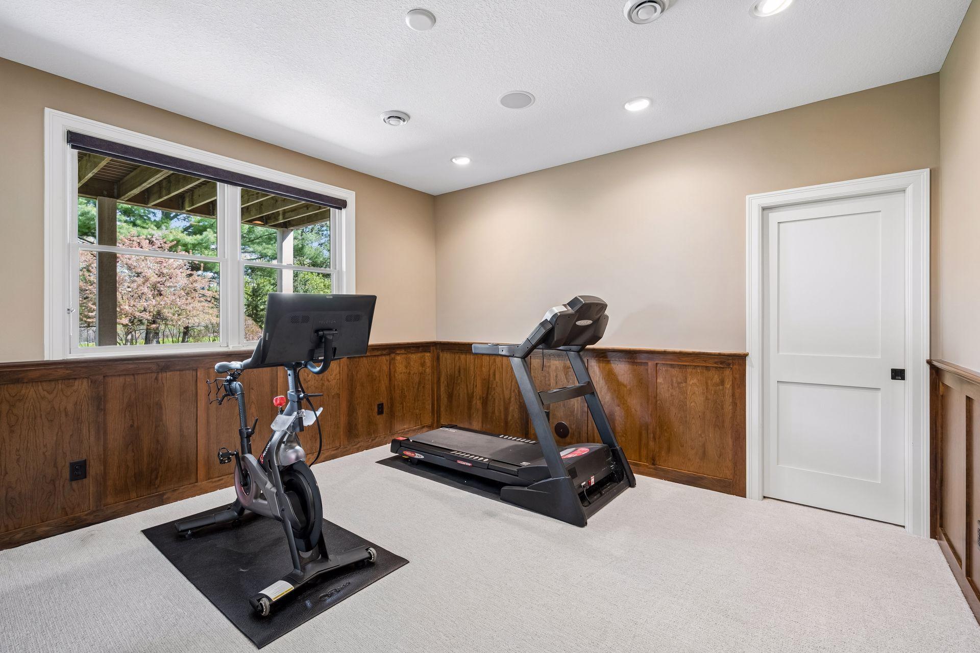 Flex room with walk-in closet