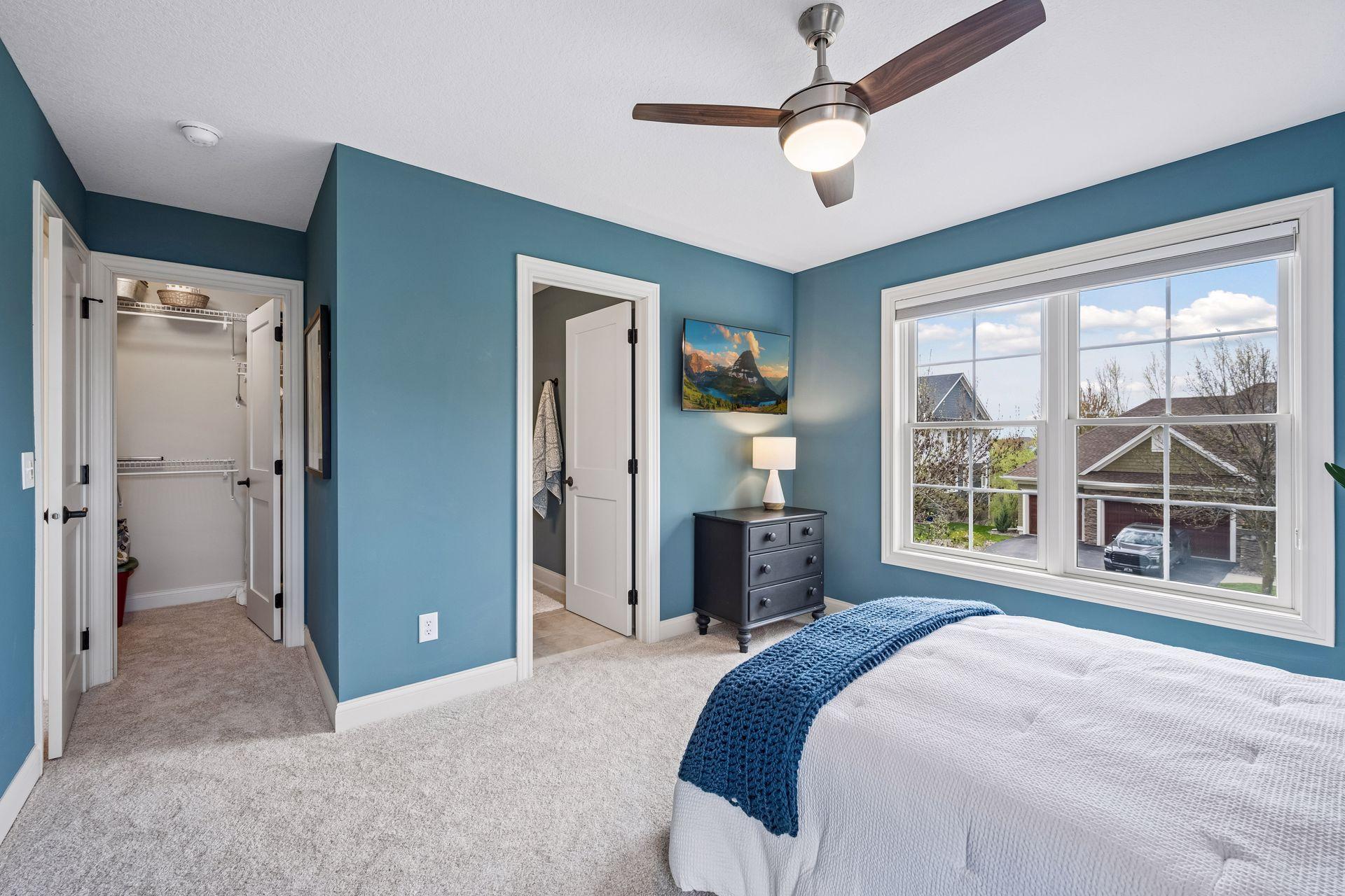 Private en suite 3/4 bathroom and walk-in closet