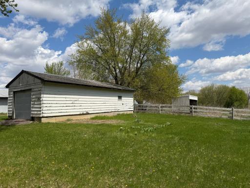 37026 710th Avenue, Saint James, MN 56081