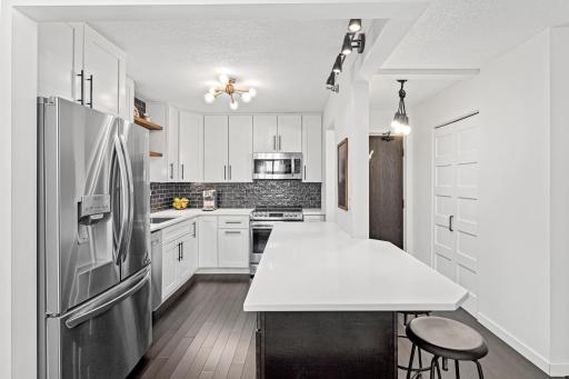 78 10th Street E, 2004, Saint Paul, MN 55101