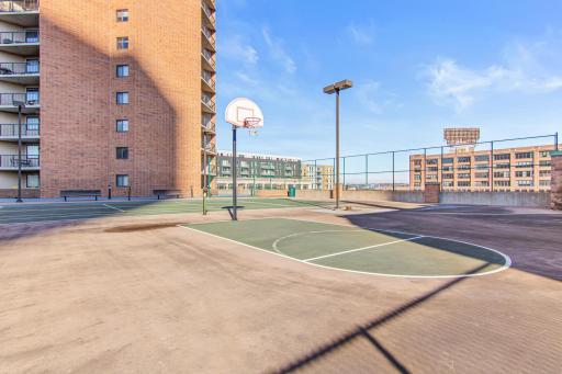 78 10th Street E, 2004, Saint Paul, MN 55101