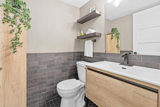 78 10th Street E, 2004, Saint Paul, MN 55101