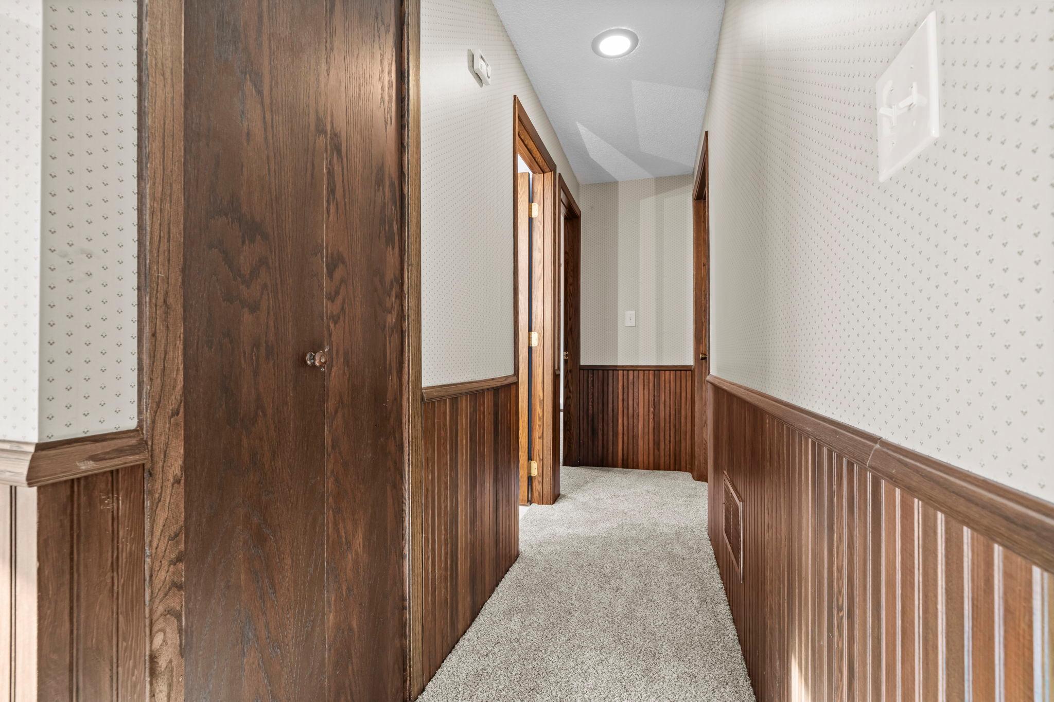 Beautiful mix of natural woodwork and neutral color palette.