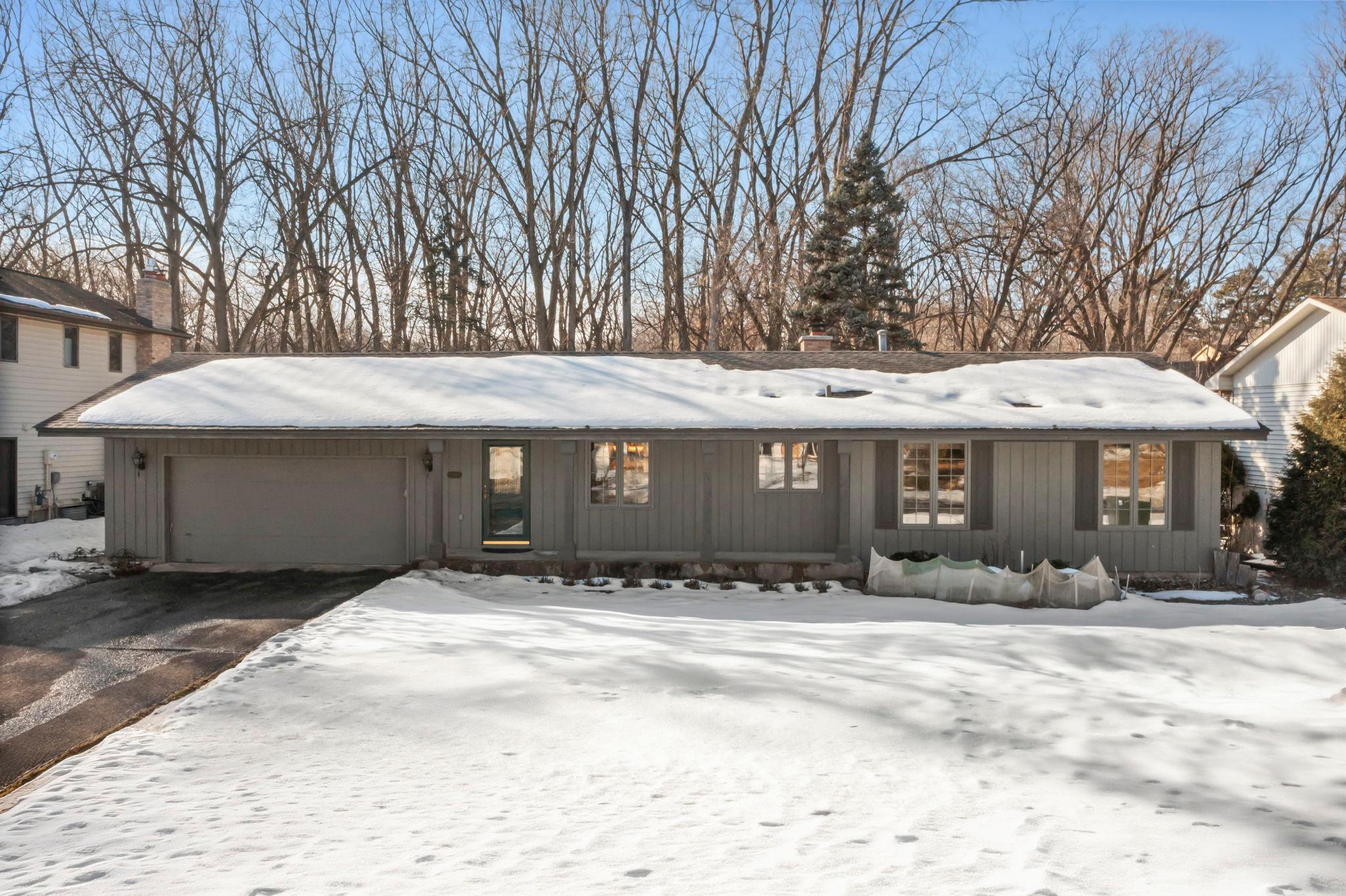 Meticulously maintained New Brighton Rambler with private tree-lined backyard.