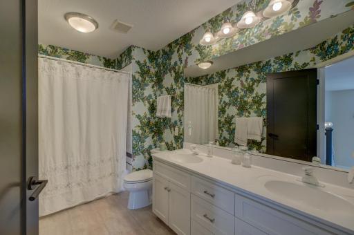 12 Forest Trail, Saint Paul, MN 55115