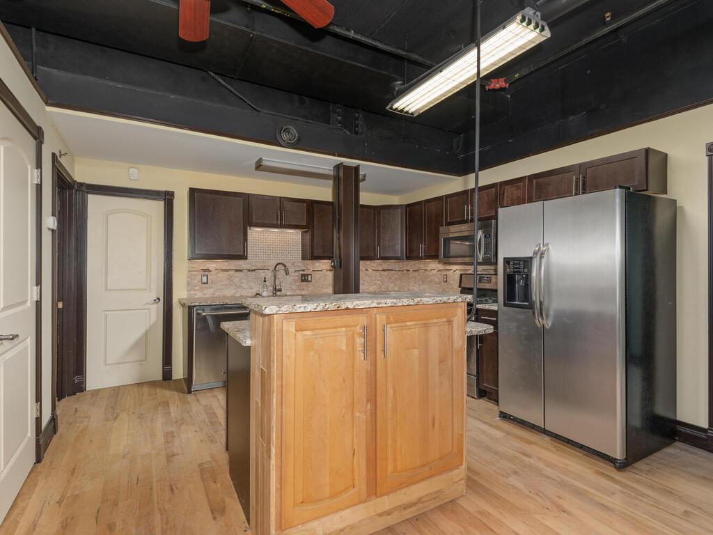 Full kitchen in the common area space complete with appliances.