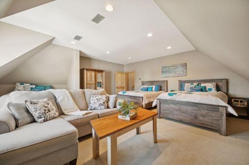 Expansive bonus room âperfect for guests or multi-use living