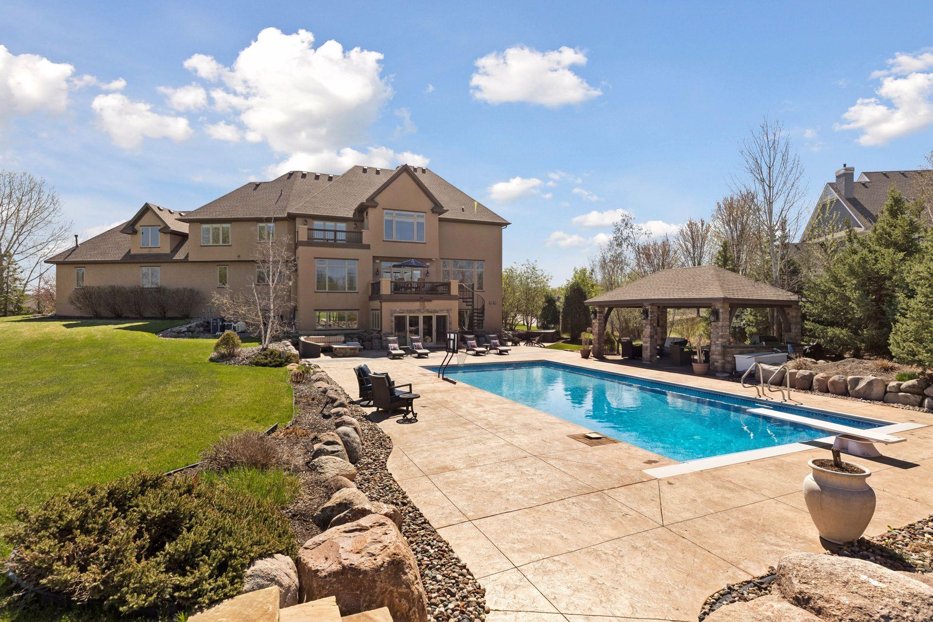 Welcome to 225 Calamus Circle