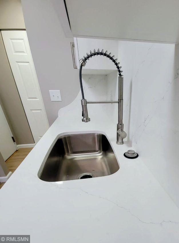 Extra large and deep SS sink w/pull out faucet