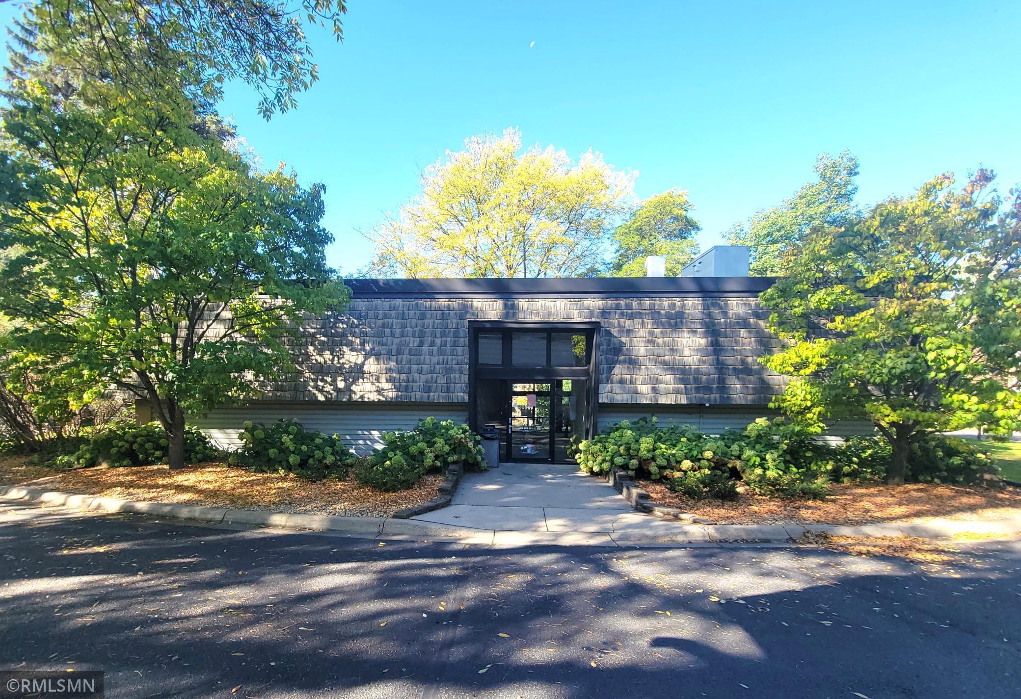 Pool house accesible from the building by tunell