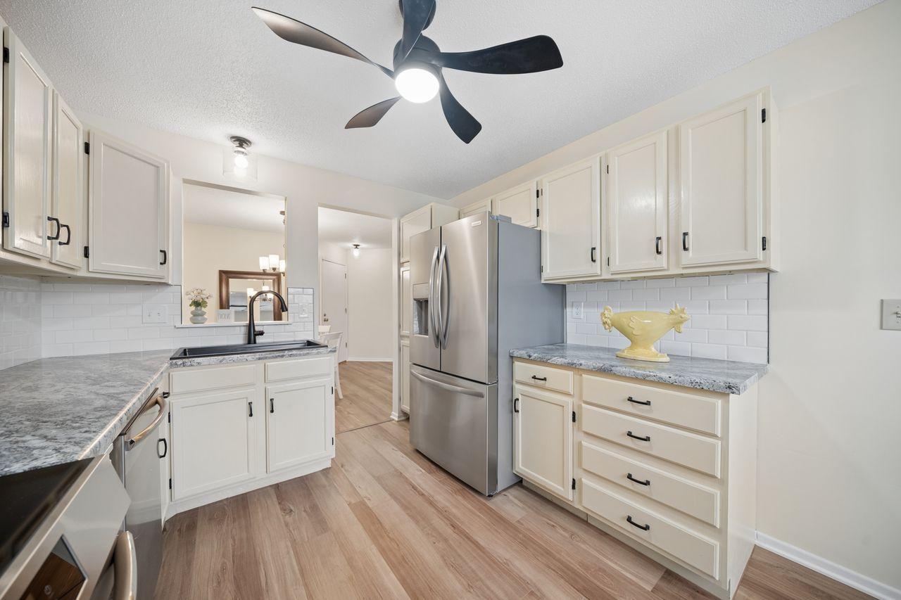 Imagine your daily tasks in a beautiful space like this!