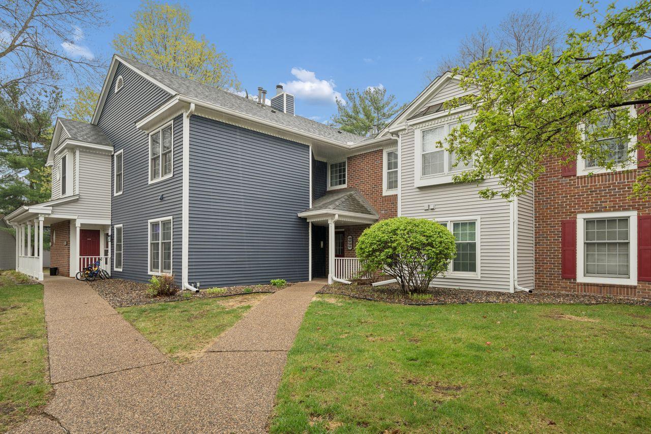 Welcome to 7455 West 110th St., the best unit in Devonwood.