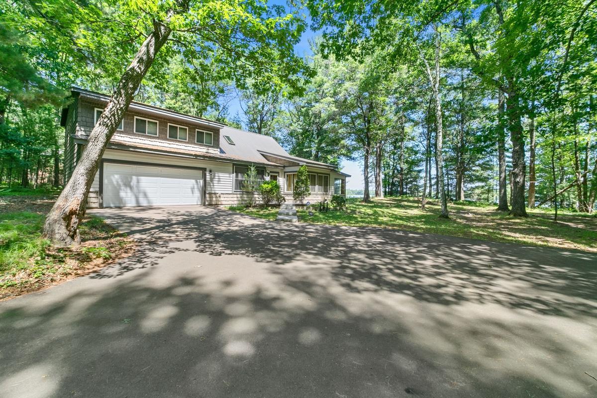 The home includes a 24'x24' garage space.