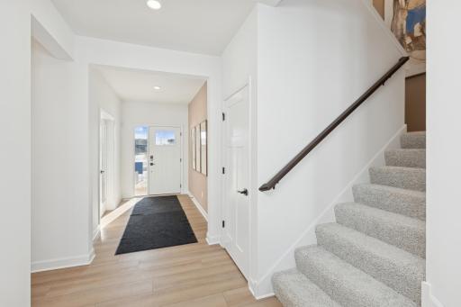 (Photo of actual model) This foyer is open and airy!