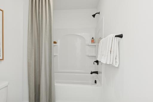 (Photo of actual model) An up-close view of the shower-tub.