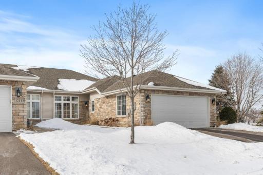 Photo for 17111 Eagleview Way, Farmington, MN 55024 - listing #7016530 Wonderfully updated end unit feels like home the moment you walk in!