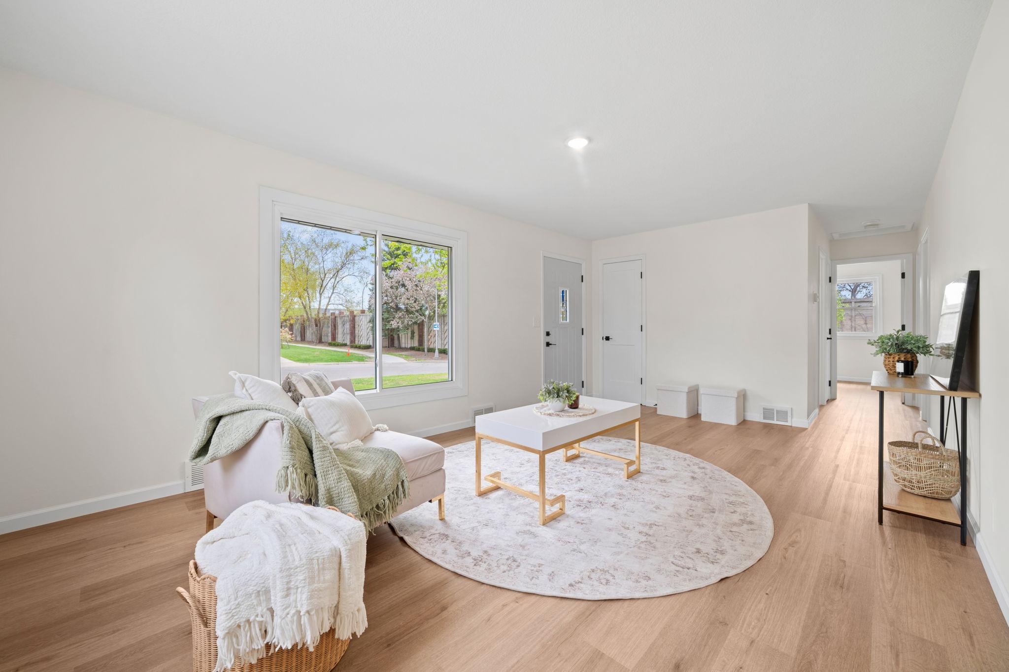 19-web-or-mls-7638 14th Ave S-19.jpg