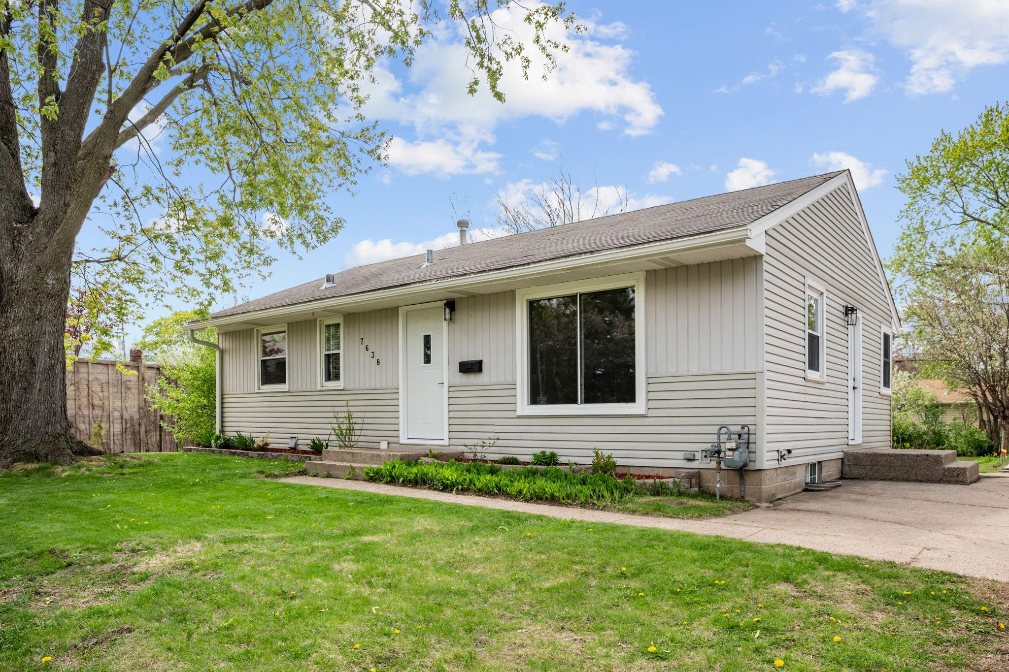 5-web-or-mls-7638 14th Ave S-5.jpg