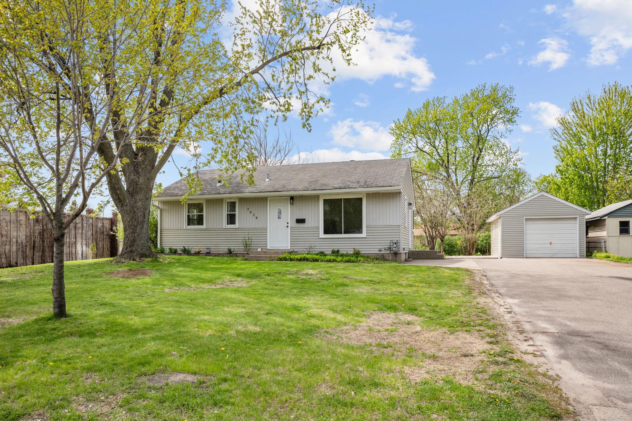 4-web-or-mls-7638 14th Ave S-4.jpg