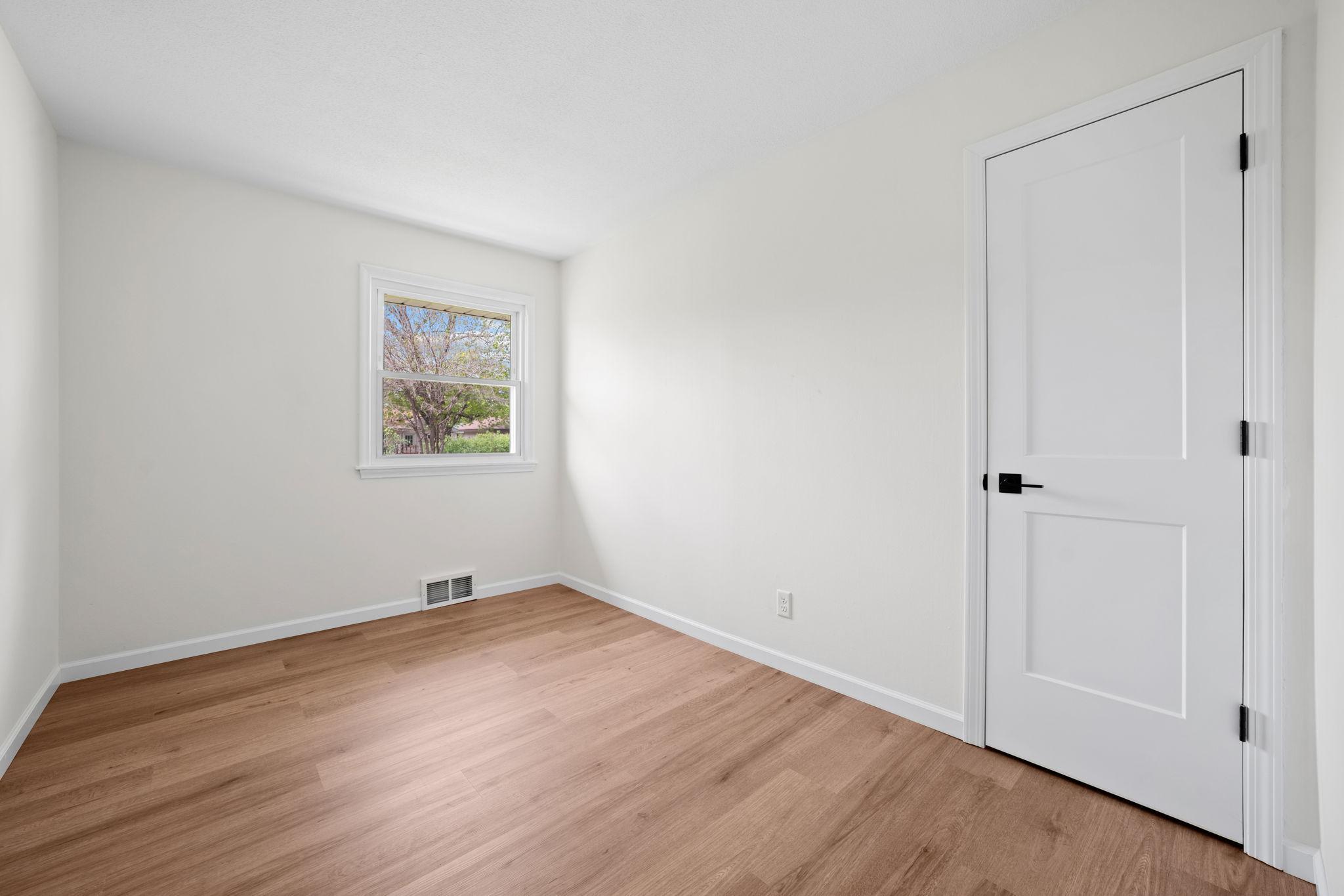 28-web-or-mls-7638 14th Ave S-28.jpg