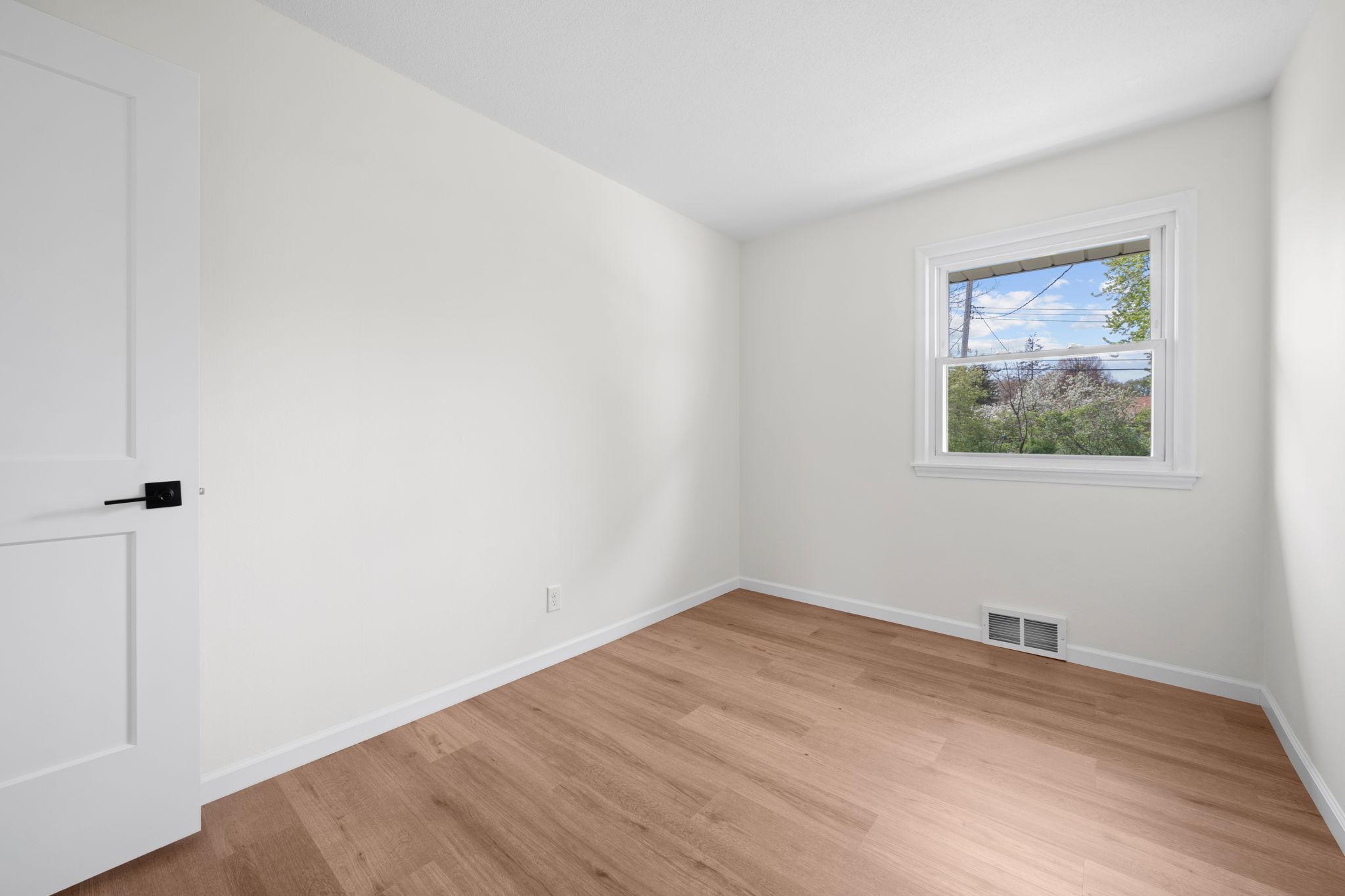 29-web-or-mls-7638 14th Ave S-29.jpg