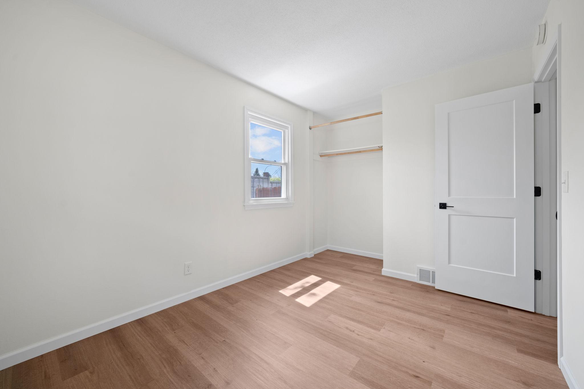 40-web-or-mls-7638 14th Ave S-40.jpg