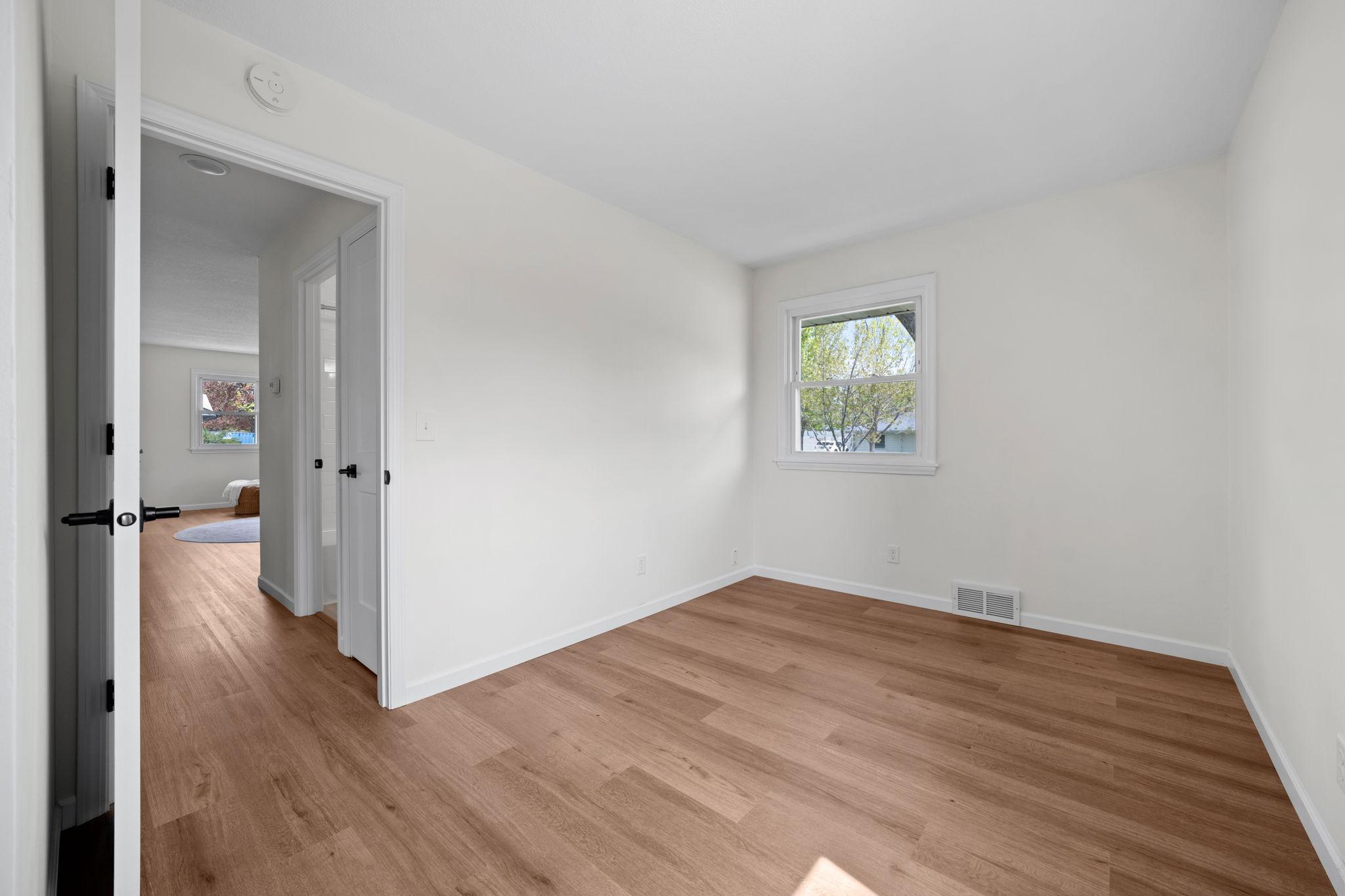 42-web-or-mls-7638 14th Ave S-42.jpg